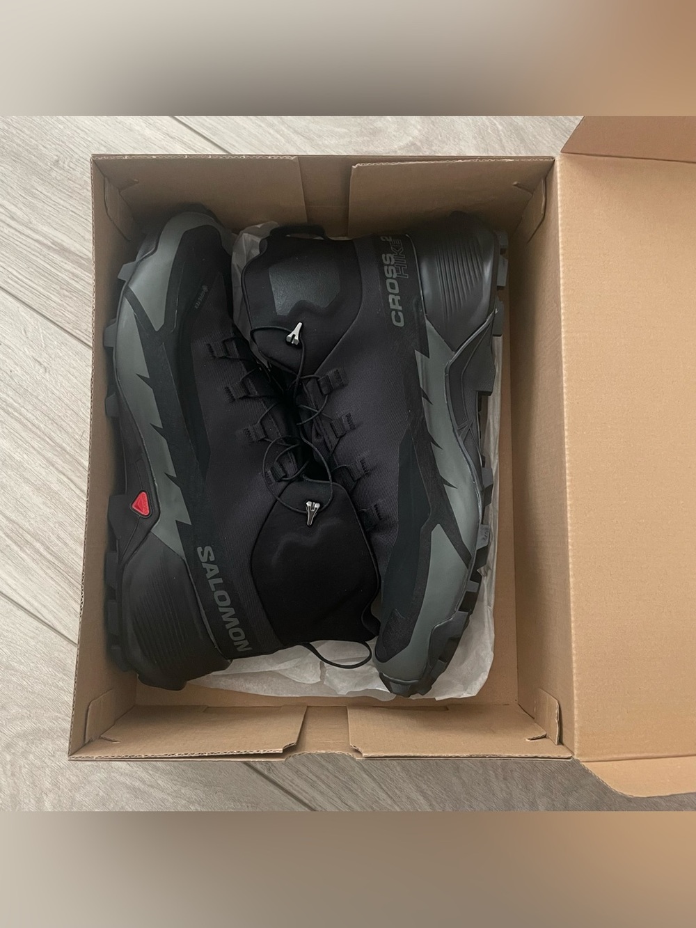 NWT SALOMON Cross Hike Mid GTX 2 Hiking Boots